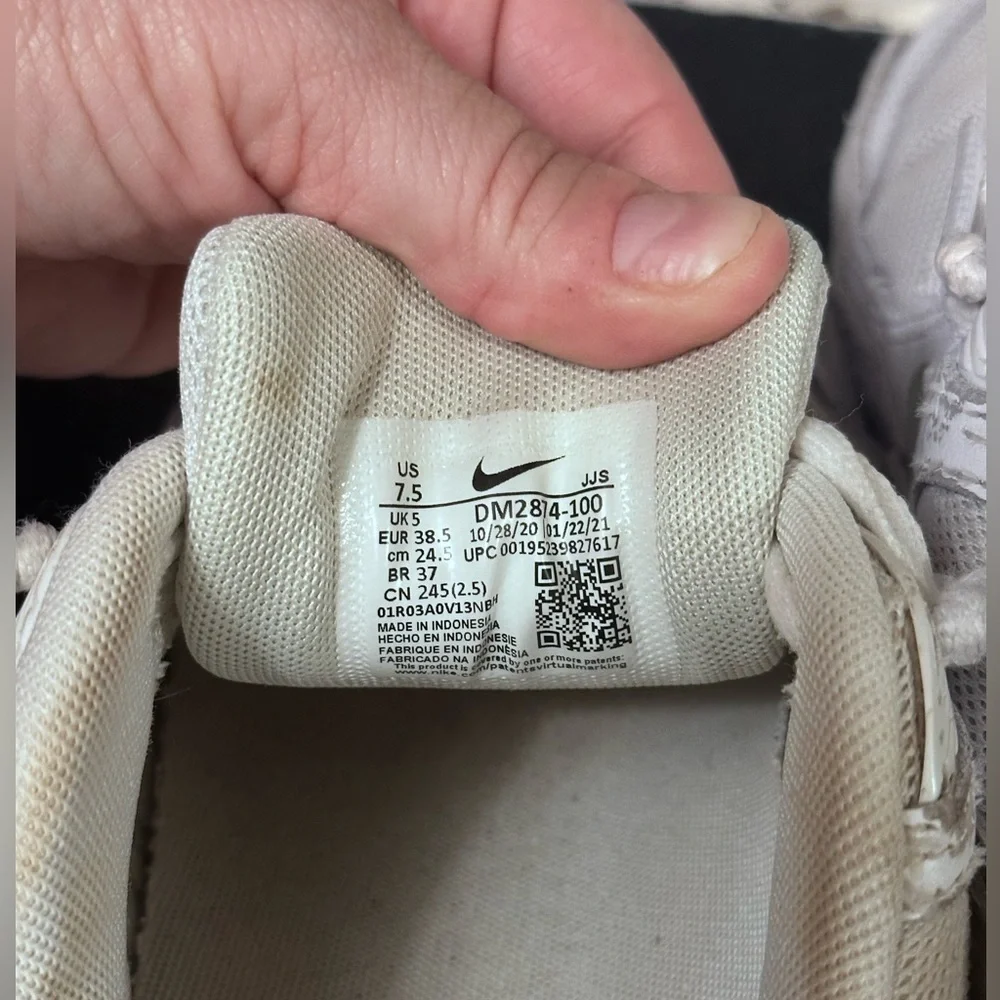 Nike Air Max Women’s Size 7.5